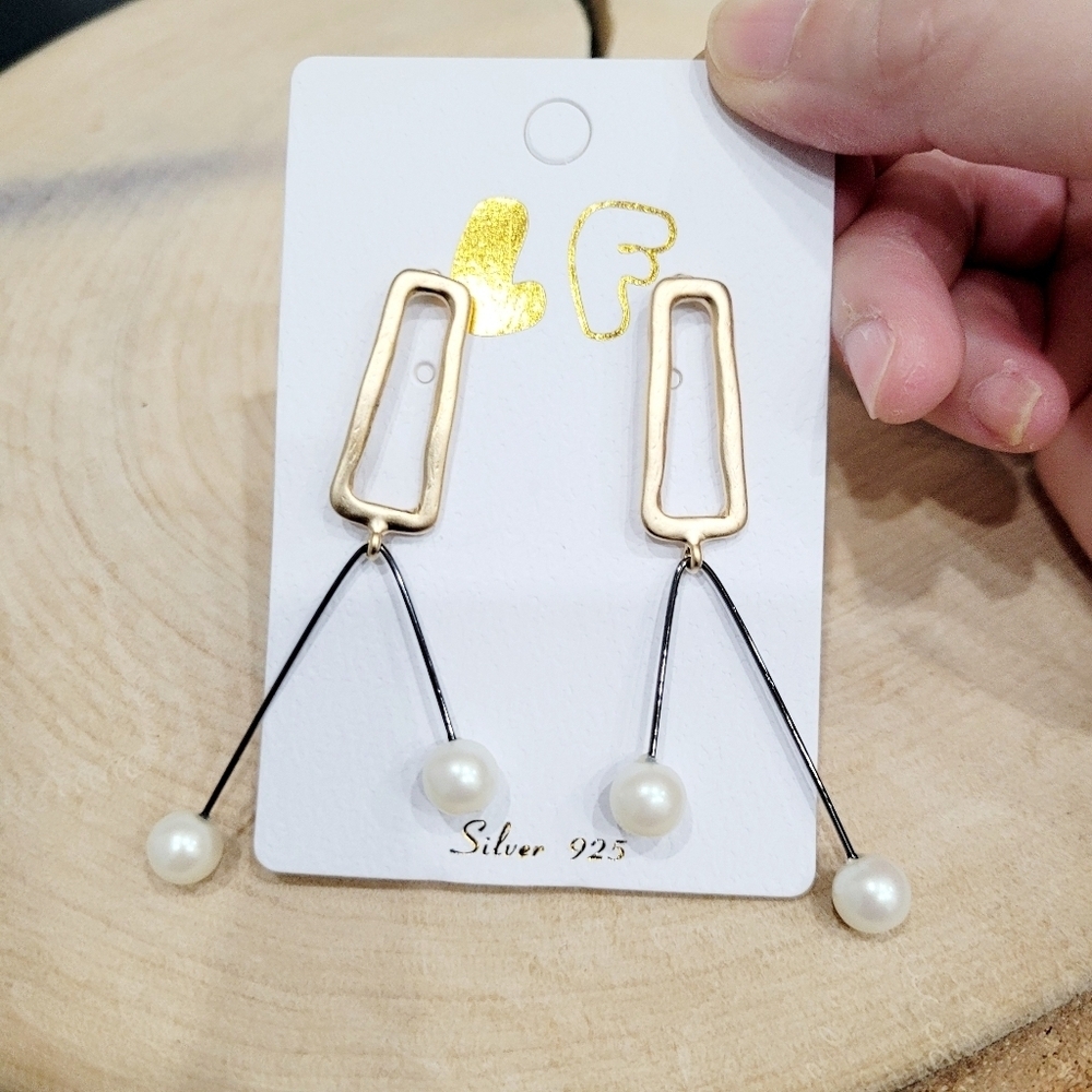 Brand New Gold Tone With Pearls Dangle Earrings